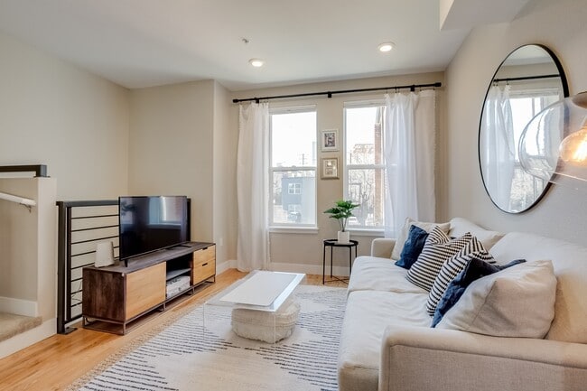 Building Photo - 2426 Welton St