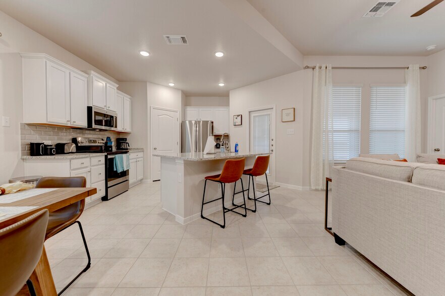 Building Photo - 3703 McCleland Crk Trl