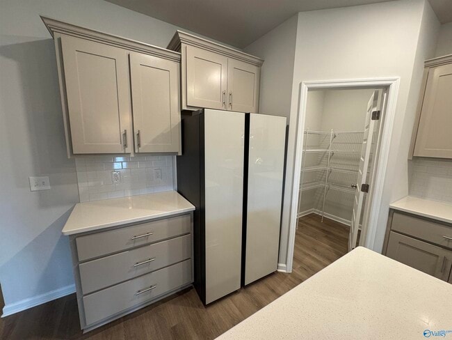 Building Photo - 209 Saddle St