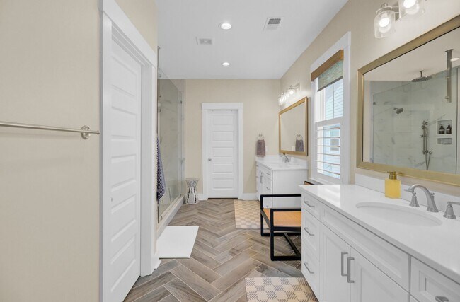 Building Photo - Impressive 4 bedroom home + office with el...