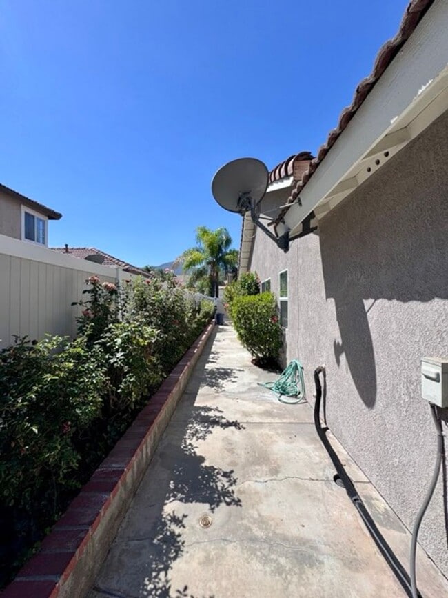 Building Photo - Spacious South Corona Single Story with 3 ...