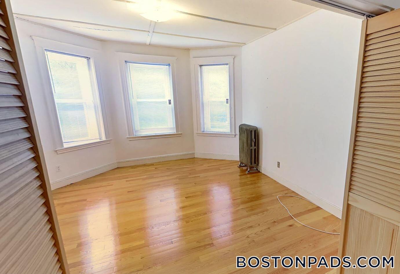 Building Photo - 137 Park Dr