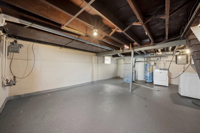 Building Photo - 1380 Wentworth Ave