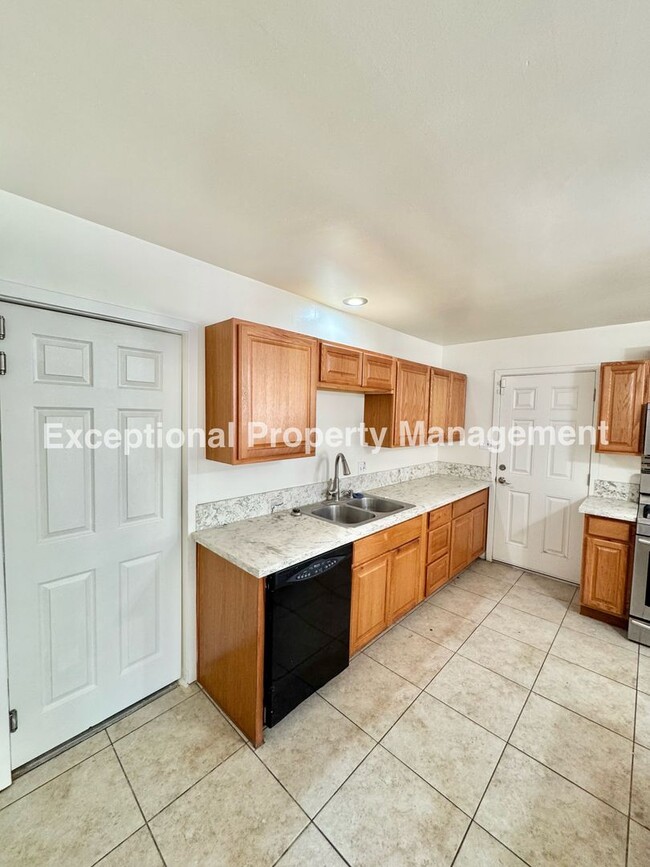 Building Photo - Great 3 bed 2 bath home