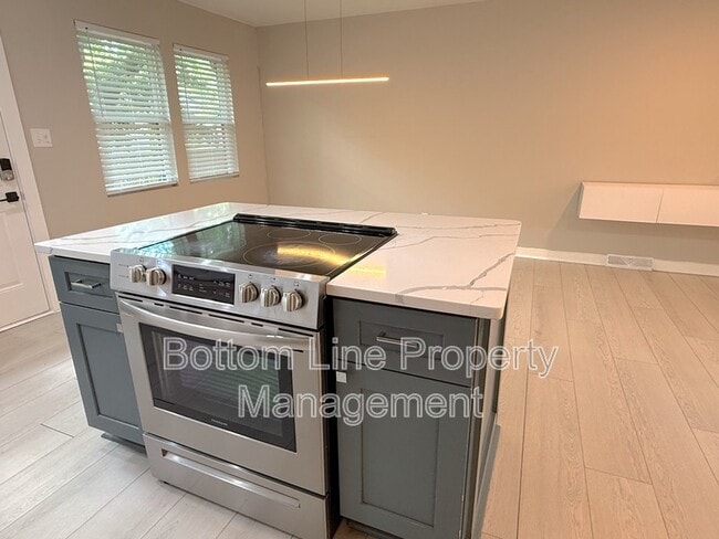 Building Photo - 4117 Oak Forest Dr