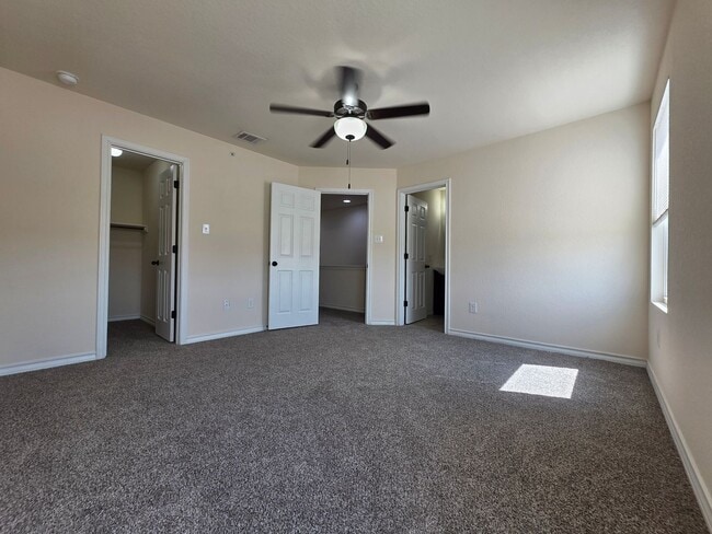 Building Photo - Town home for rent