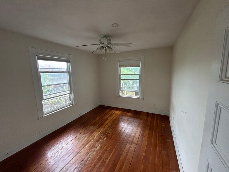 Building Photo - 27R Albion St