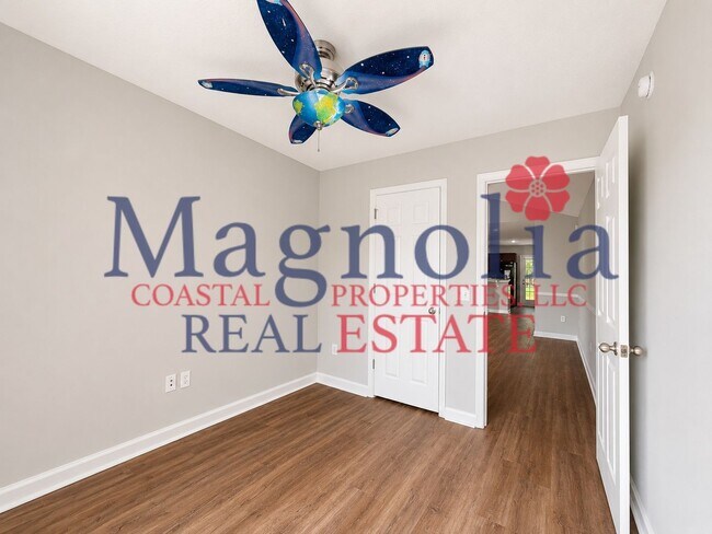 Building Photo - 4 Bedrooms, 2.5 Bathrooms in Live Oak Subdivision