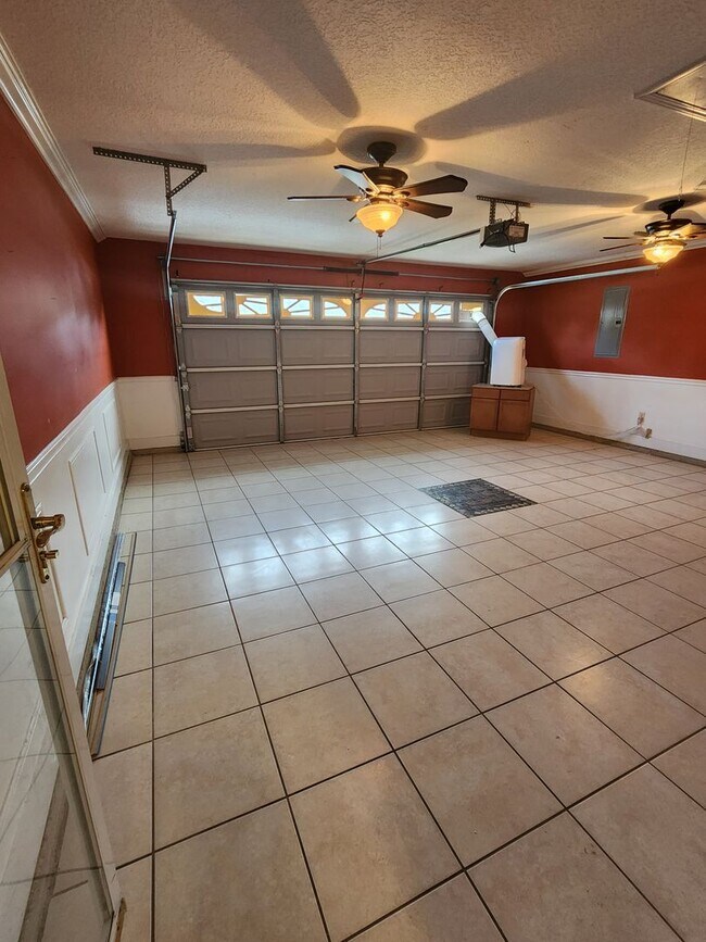 Building Photo - 24 Idus Ln