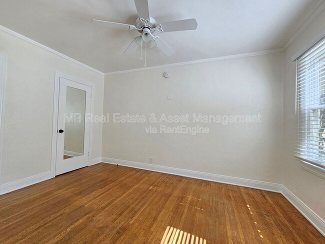 Building Photo - 807 Oro Terrace