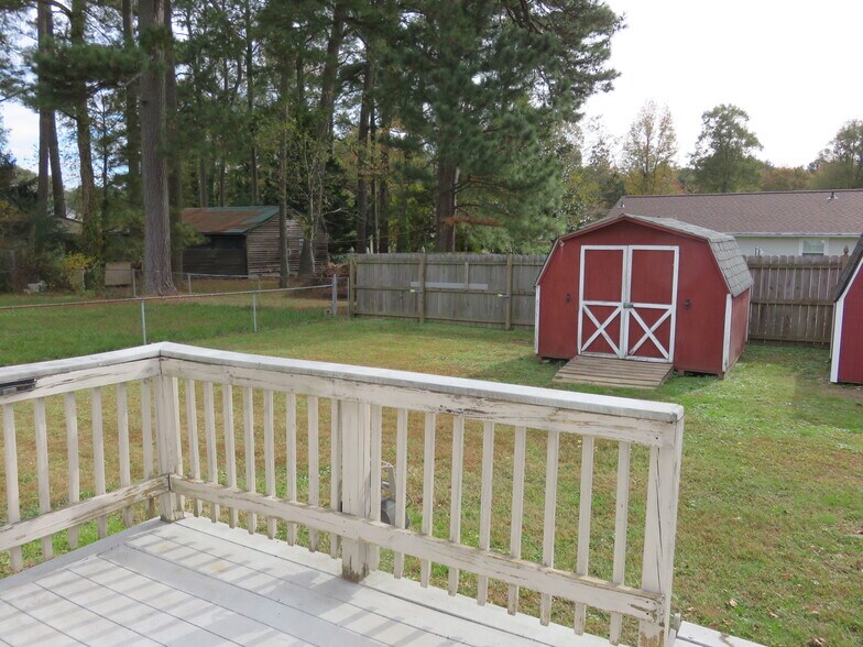 Building Photo - 231 N Mapleleaf Ave