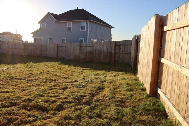 Building Photo - 225 Graver St