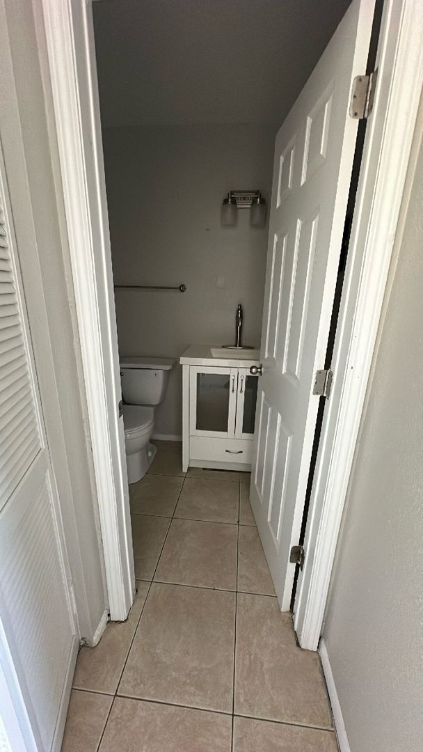 Building Photo - Updated 2 Bed/1 Bath Condo at 43rd Ave & I...