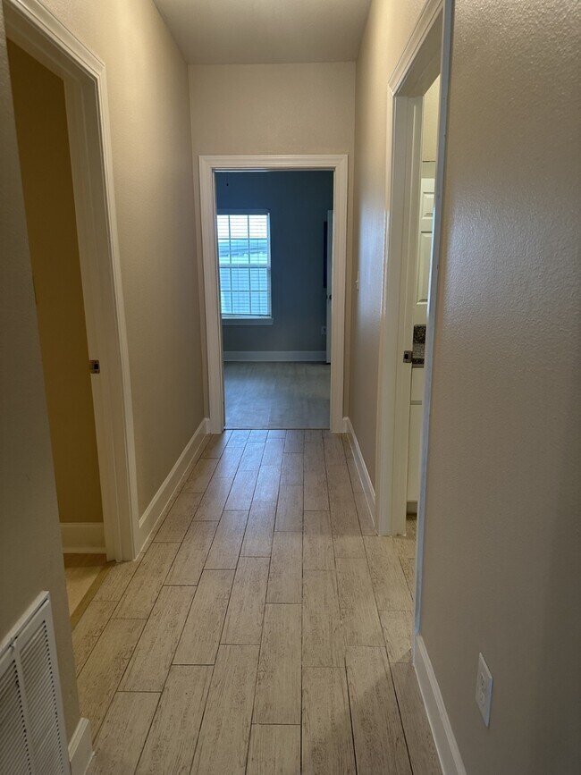 Building Photo - 1820 Jacquelyn Dr