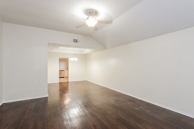 Building Photo - 2946 Lawndale Dr