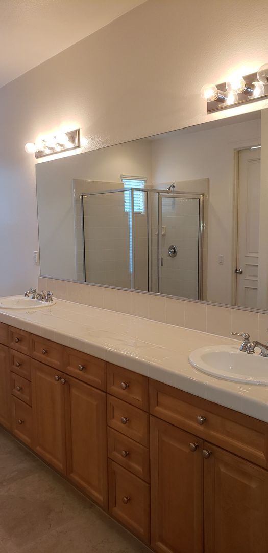 Building Photo - 70 Vía De La Valle