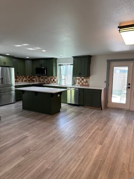 Kitchen - 1916 S Allen Ave