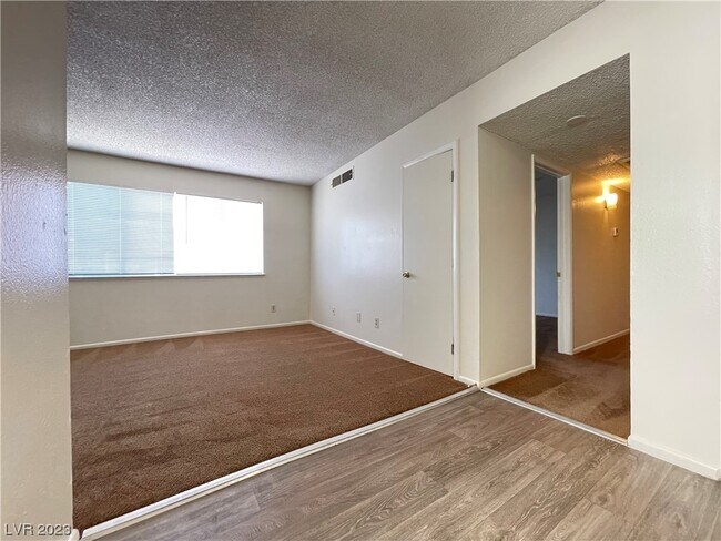 Building Photo - 574 Roxella Ln