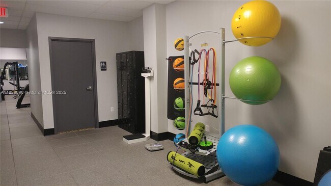 Building Photo - 2501 S Ocean Dr