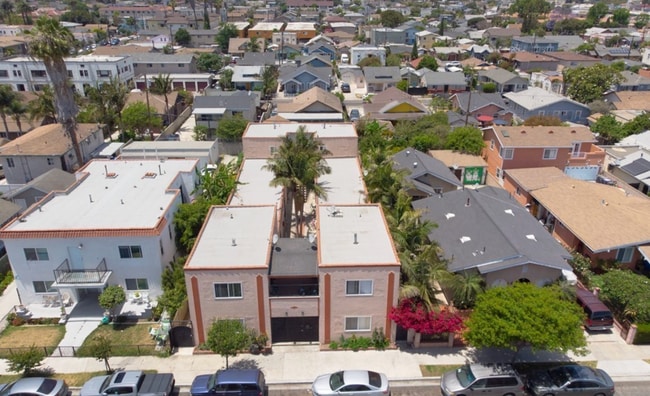 Building Photo - Charming 1 Bed 1 Bath Unit - Move in Speci...