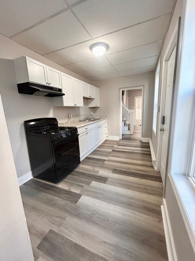 Building Photo - 539 1/2 Green St – 3 Bed, 1 Bath Home in L...