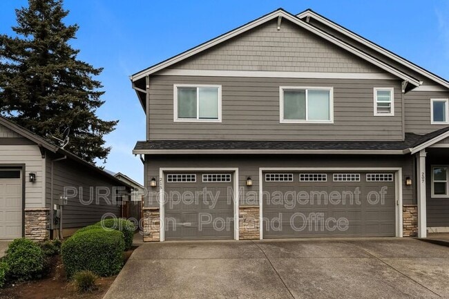 Building Photo - 215 NE Regan Hill Loop