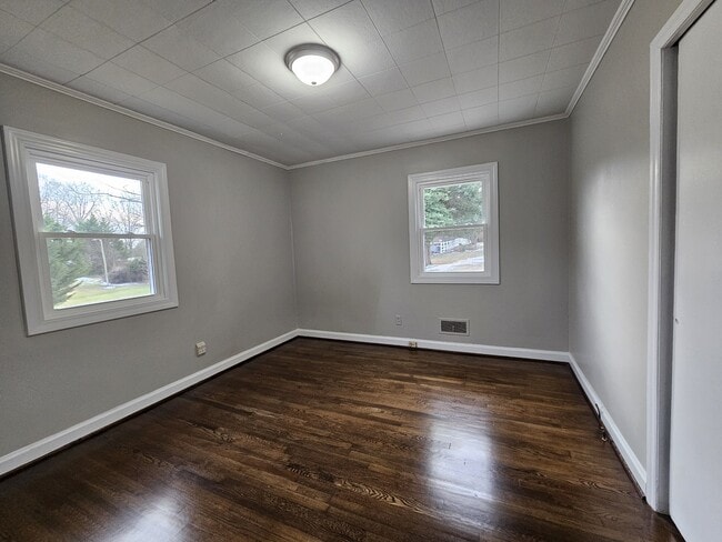 Building Photo - 500 S Mountain St