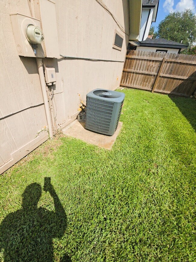 Building Photo - 8718 Roaring Point Dr