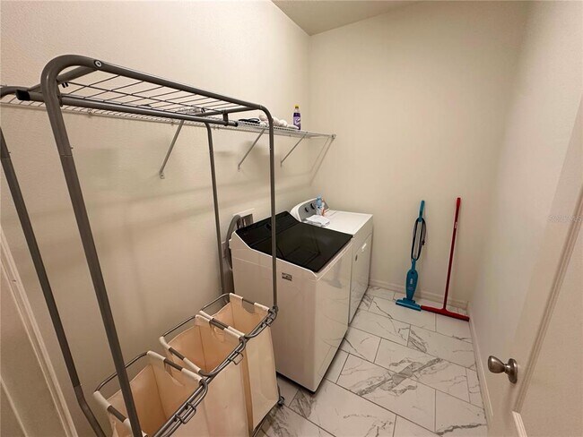 Building Photo - 5844 Soter Ln