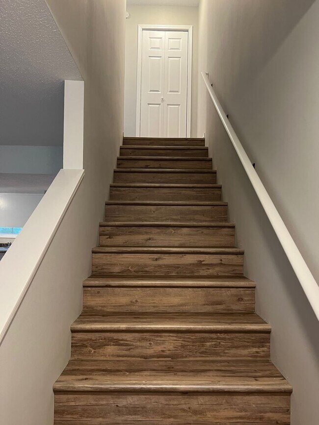 Building Photo - 2 Bedroom/1.5 Bathroom Townhome in Clemson, SC!