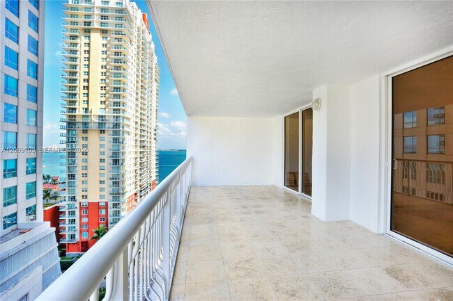 Building Photo - 1200 Brickell Bay Dr