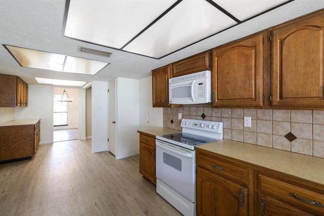 Building Photo - 2301 Travis Dr