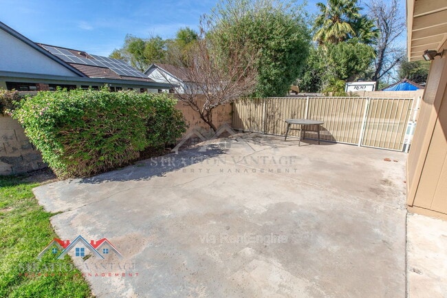 Building Photo - 1928 N Kachina