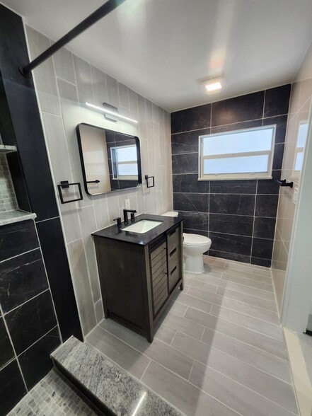 Building Photo - 537 S Clayton Ave