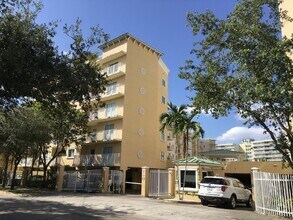 Building Photo - "Modern 2 Bed/2 Bath Condo in Prime Miami ...