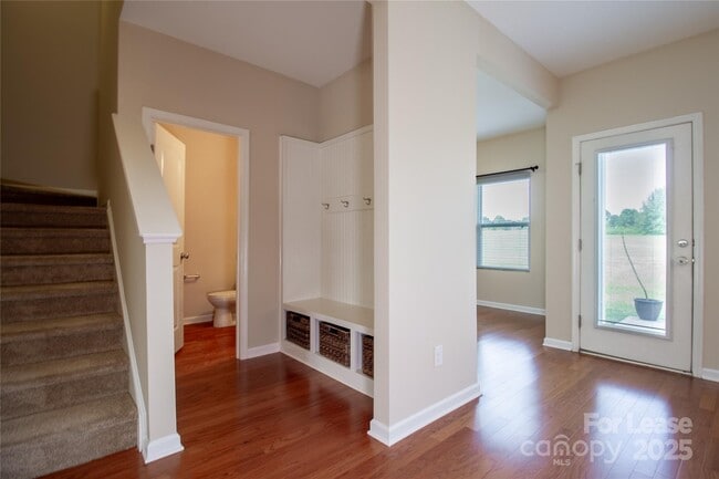 Building Photo - 824 Summerlake Dr