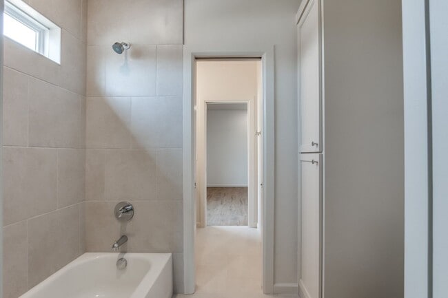 Building Photo - Urban living in Edmond