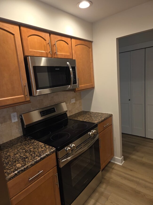 Building Photo - 400 Thames Pkwy