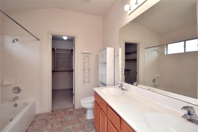 Building Photo - 718 Settlement St