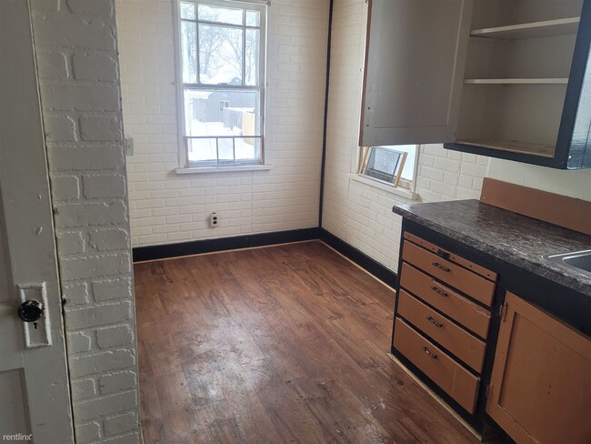 Building Photo - 3 br, 1 bath House - 818 East McClure Avenue