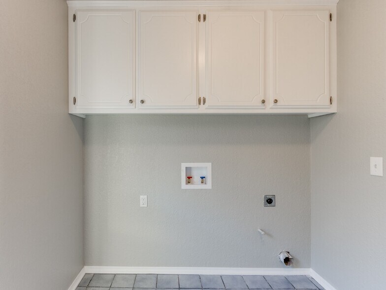 Building Photo - 509 Bluegrass Ln