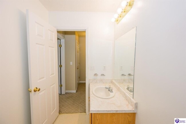 Building Photo - 113 Poplar Cir