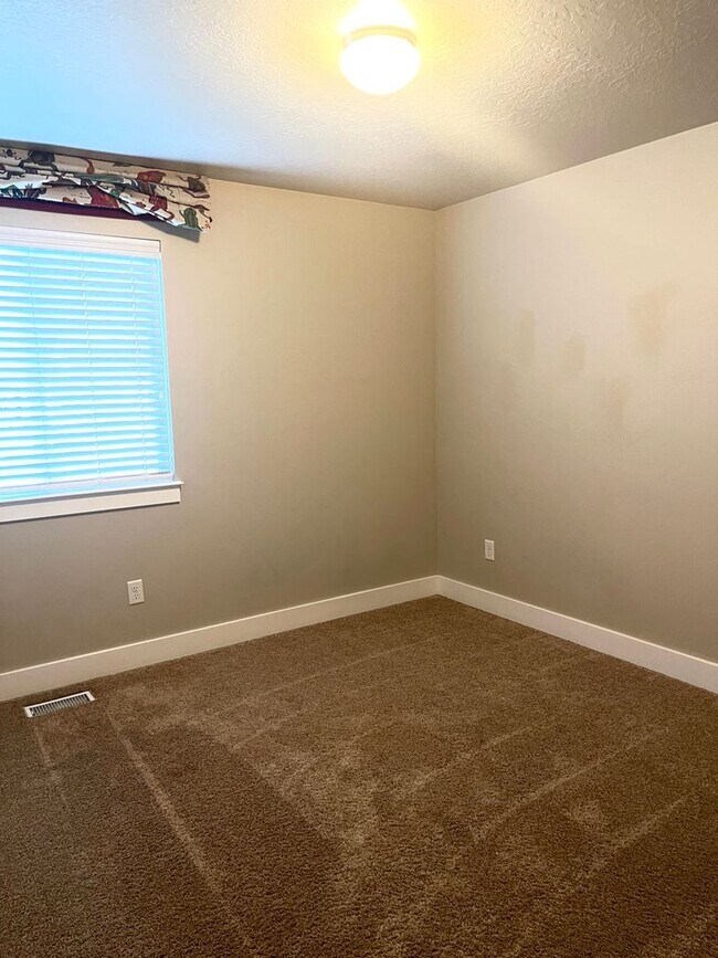 Building Photo - Beautiful townhome near Thanksgiving Point for rent