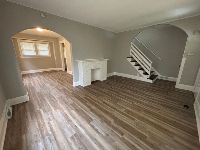 Building Photo - 3524 Leybourn Ave