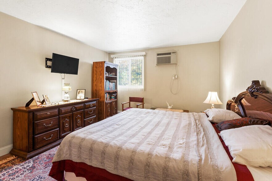 Building Photo - 100 Fellsview Ter