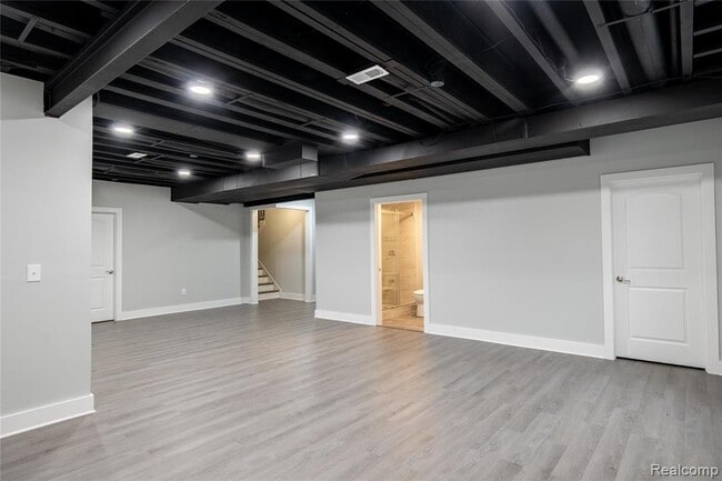 Building Photo - 24180 Liberty Hill Dr