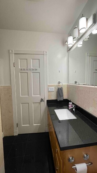 Building Photo - 1322 30th Ave