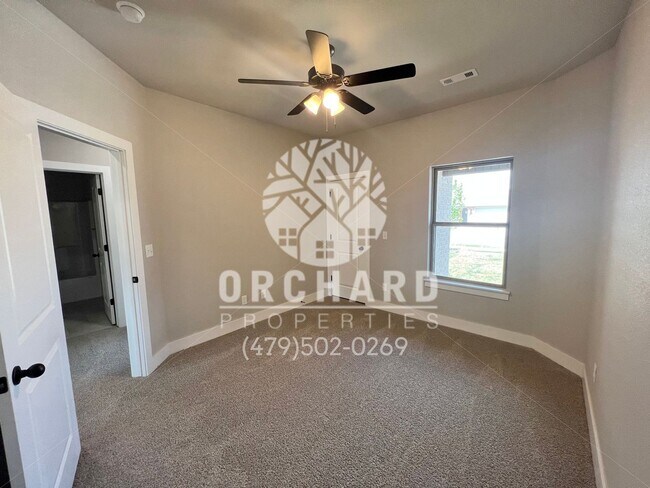 Building Photo - Tontitown- Single Family Home- Beautiful Wellington Plan- 9 Month Lease