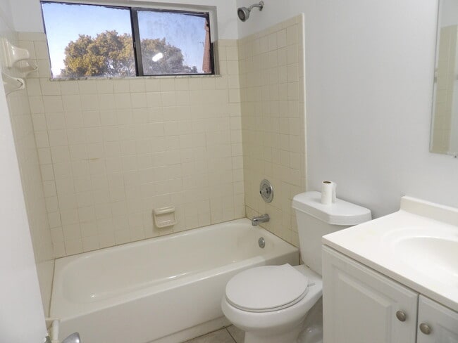 Building Photo - 4132 Palm Bay Cir