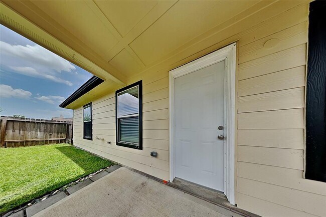 Building Photo - 10835 Barker View Dr